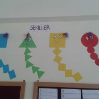 okul öncesınde kağit işler, duvar süsü ,davetiye kartları ,suluboya  çalişması (4725)