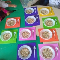 okul öncesınde kağit işler, duvar süsü ,davetiye kartları ,suluboya  çalişması (4792)