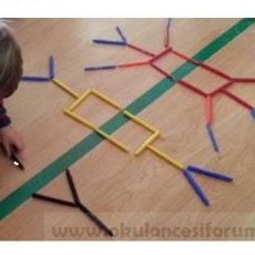 Renkli Şekiller ile Temel Geometrik Biçimler Eğitimi - 2 Çizgi, 3 Kolu, 4 Renk