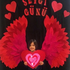 Sevgi Günü Temalı Çocuk Eğitimi: Kalp ve Kanat Süslemeleri