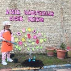 Minik Bahçıvanlar Çiçek Ekiyor - Çocuklara Bahçecilik Eğitimi
