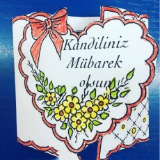 Kandil Kutlama Kartı - Dört Sarı Çiçek ve Kırmızı Kurdele İle Süslenmiş