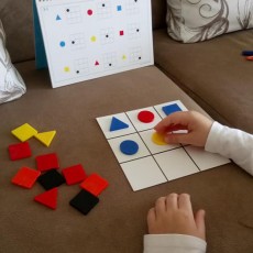 Eğitici Şekil Tanıma Oyunu: Renkler ve Şekiller ile Öğrenme Aktiviteleri