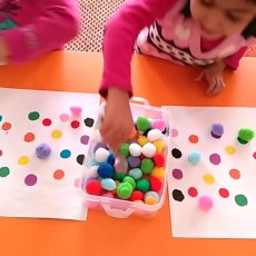 Renkleri Öğrenme Etkinliği - Pomponlarla Renk Eşleştirme Aktivitesi