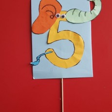 Eğitici El İşi Kartı: 5 Rakamı ve Eğlenceli Hayvan Figürü
