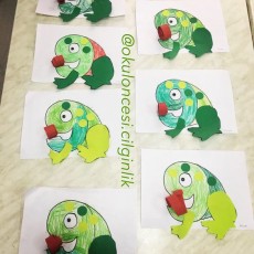 Eğitici Çocuk Sanat Etkinliği: Kağıtla Yapılmış Renkli Kurbağa Figürleri (7 Adet, 7 Paper Frog Figures)
