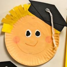 Eğlenceli Mezuniyet Yüzü El İşi: 1 (Bir) Neşeli Yüz, Sarı Şapka, Kağıt Tabak Sanatı
