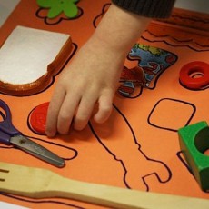 Eğitici El Becerileri Oyunu: Şekil ve Nesne Eşleştirme, 1 El, Renkli Ahşap Oyuncaklar, Sebze ve Makarna Biçimleri