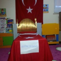 atatürk köşesi ,gelişim dosyası süslemesı .maske kağit işleri,sınıf süsleri ,artık materyal  (434)