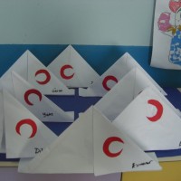 mandala çalişması kağit işleri,sınıf süslemesi fen etkinlikleri yesilay haftası (54)