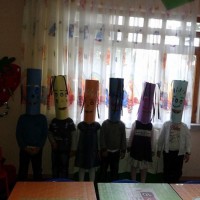 okul öncesınde kağit işler, duvar süsü ,davetiye kartları ,suluboya  çalişması (7057)